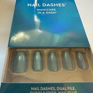 Nail Dashes Manicure Set in Iridescent Blue Medium Length